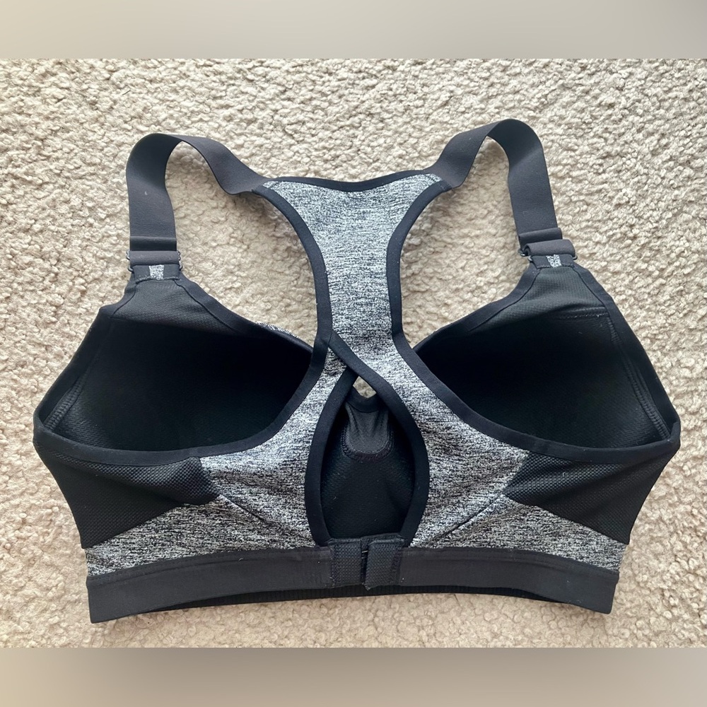 VICTORIA’S SECRET 🖤🩶 sexy sports bra - Picture 4 of 12